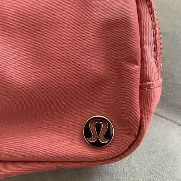 Lululemon Everywhere Belt Bag Cherry Blossom Tint OG Original - Picture 11 of 12
